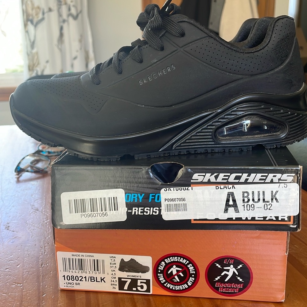 Sketchers Slip Resistant Shoes